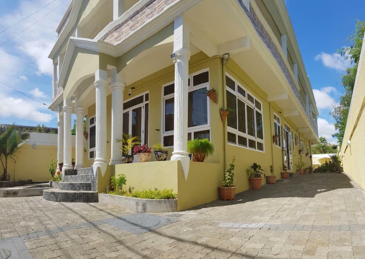 Colosseo Apartments Grand Baie Bagian luar foto